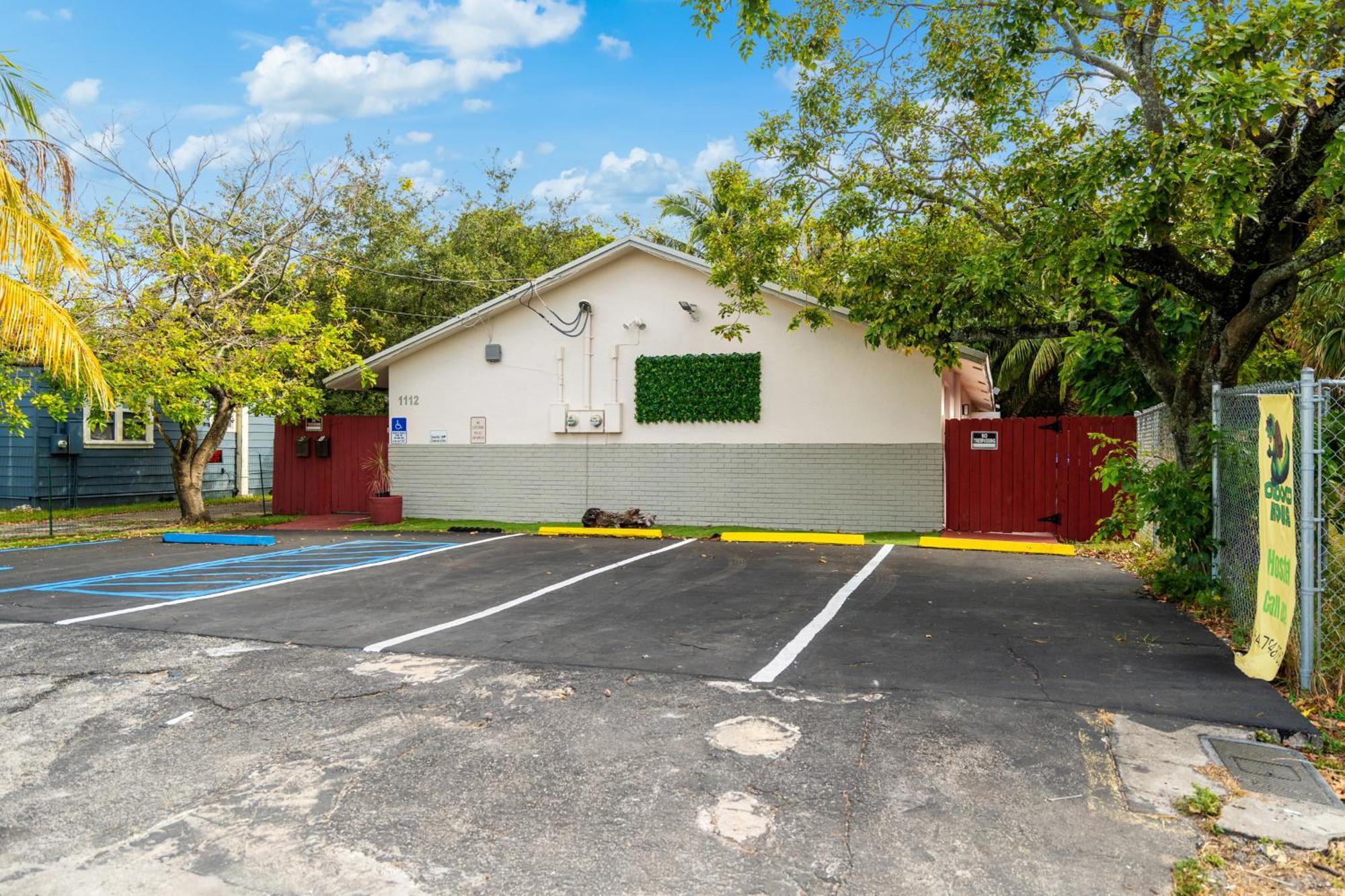 Crocodhouse Early Check In Eight Years Hosting Hostel Fort Lauderdale Luaran gambar
